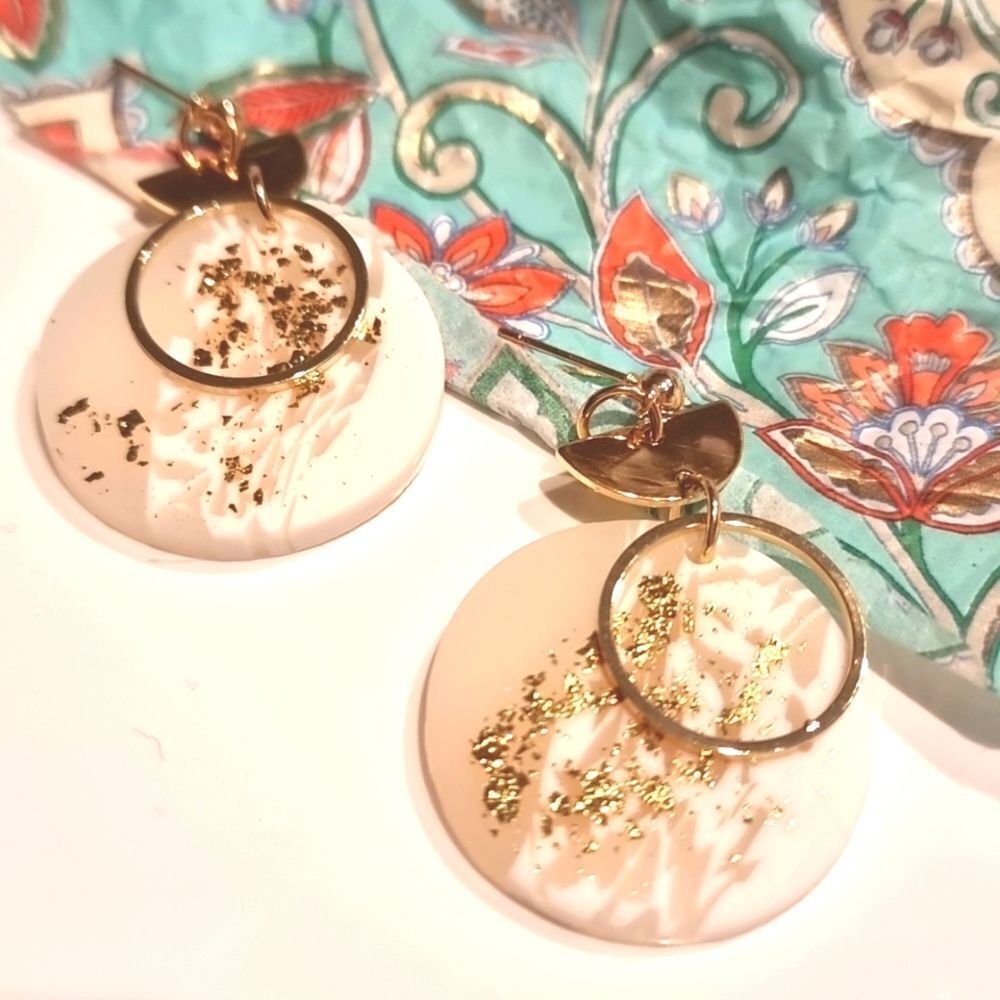 Marbled Disc Gold Specks Earrings Gold & Cream | NWOT